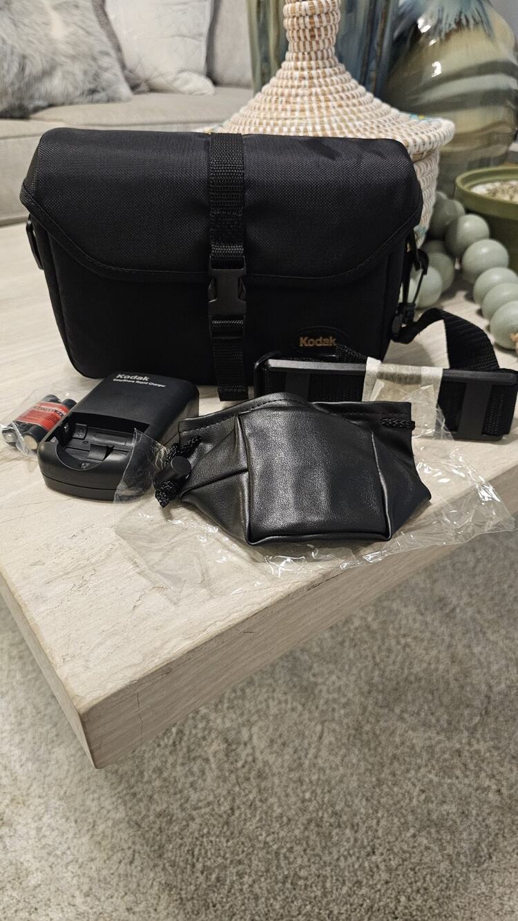 Kodak Camera Bag with K4000 Battery Charger and Rechargeable NiMH Battery Pack -